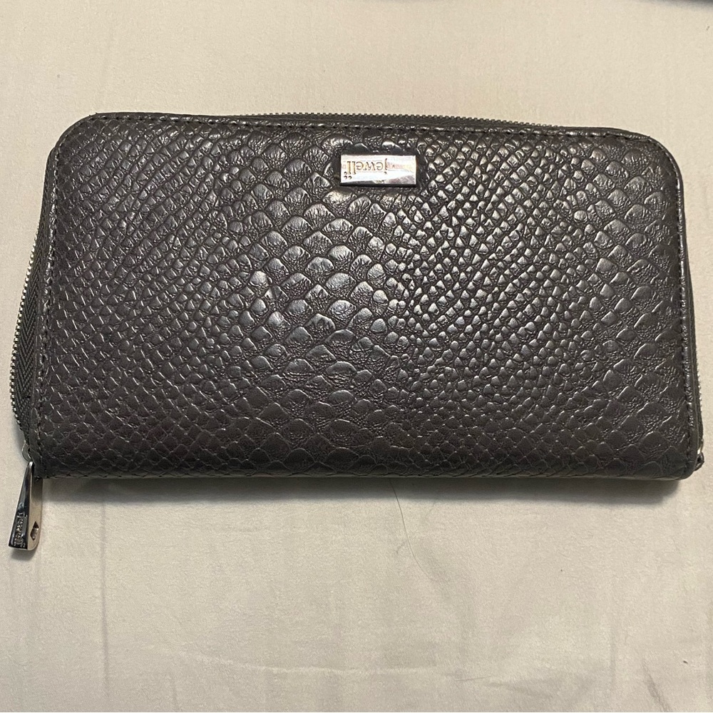Jewell by Thirty One Gray Wallet